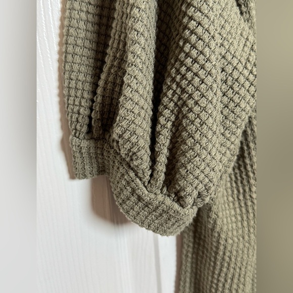 Elegant Olive Women's Knit Top - Picture 2 of 6